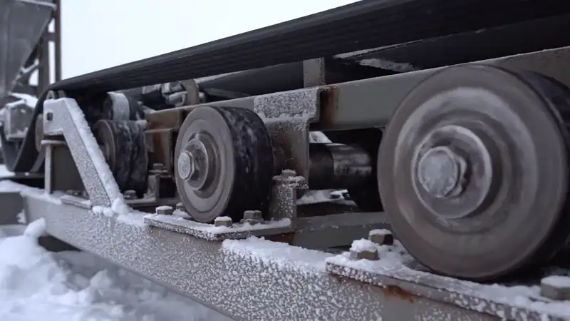 Ice building up on a conveyor return roller